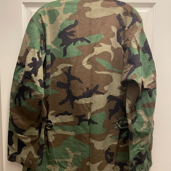 US Army BDU jacket, woodland camouflage pattern.  Size Medium-Regular. 1 each. - Picture 2 of 4